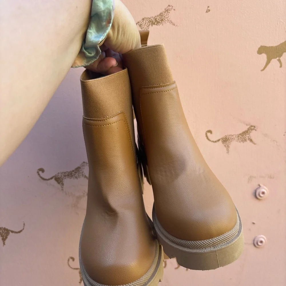 Qupid Camel‎ Ankle Boots with Chunky Heel